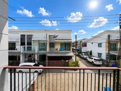 Casa adosada de 4 dormitorios y 2 baños en Thanthong 7, Rawai