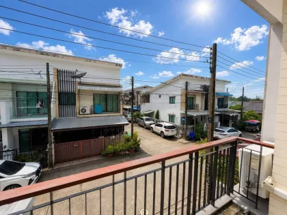 Casa adosada de 4 dormitorios y 2 baños en Thanthong 7, Rawai