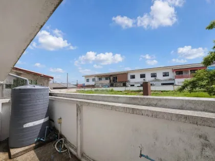 Casa adosada de 4 dormitorios y 2 baños en Thanthong 7, Rawai
