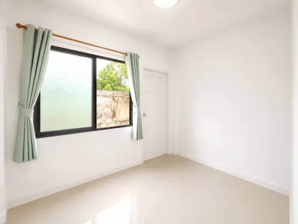 Casa adosada de 4 dormitorios y 2 baños en Thanthong 7, Rawai