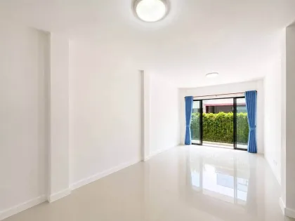 Casa adosada de 4 dormitorios y 2 baños en Thanthong 7, Rawai