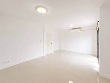 Casa adosada de 4 dormitorios y 2 baños en Thanthong 7, Rawai