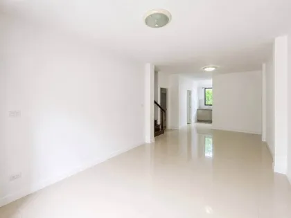 Casa adosada de 4 dormitorios y 2 baños en Thanthong 7, Rawai