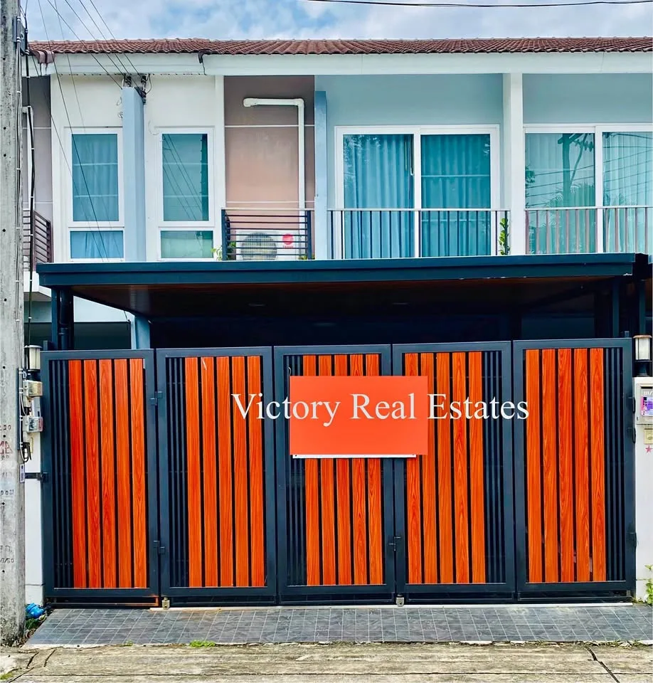 Reihenhaus mit 3 Schlafzimmern und 2 Bädern in Koh Kaew, Phuket