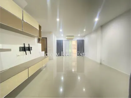 Reihenhaus mit 3 Schlafzimmern und 2 Bädern in Koh Kaew, Phuket