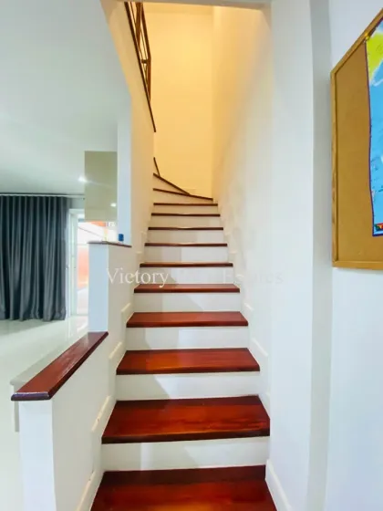 Reihenhaus mit 3 Schlafzimmern und 2 Bädern in Koh Kaew, Phuket