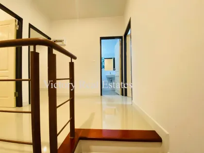 Reihenhaus mit 3 Schlafzimmern und 2 Bädern in Koh Kaew, Phuket