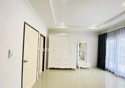Reihenhaus mit 3 Schlafzimmern und 2 Bädern in Koh Kaew, Phuket
