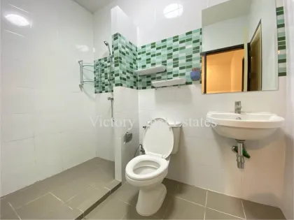 Reihenhaus mit 3 Schlafzimmern und 2 Bädern in Koh Kaew, Phuket