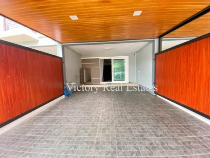 Reihenhaus mit 3 Schlafzimmern und 2 Bädern in Koh Kaew, Phuket