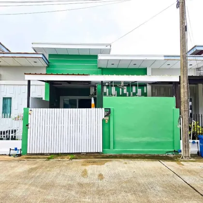 普吉岛派克洛克Sucharee村2卧室联排别墅出售