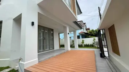 Villa mit 3 Schlafzimmern und 4 Bädern in Chalong, Phuket