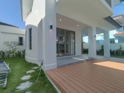 Villa mit 3 Schlafzimmern und 4 Bädern in Chalong, Phuket