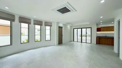 Villa mit 3 Schlafzimmern und 4 Bädern in Chalong, Phuket