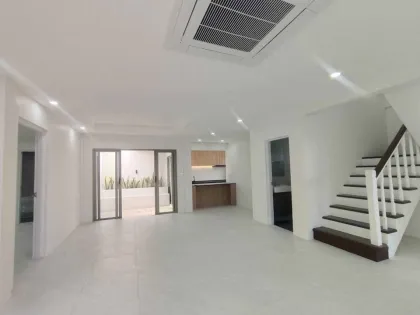 Villa mit 3 Schlafzimmern und 4 Bädern in Chalong, Phuket