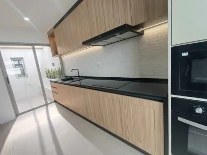Villa mit 3 Schlafzimmern und 4 Bädern in Chalong, Phuket