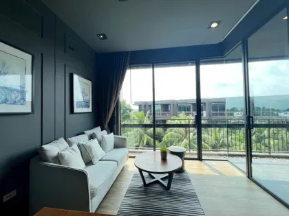 Geräumige 2-Zimmer-Wohnung mit Poolblick im Saturday Residence Saiyuan, Rawai