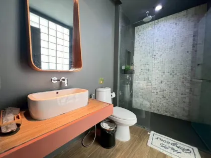 Geräumige 2-Zimmer-Wohnung mit Poolblick im Saturday Residence Saiyuan, Rawai