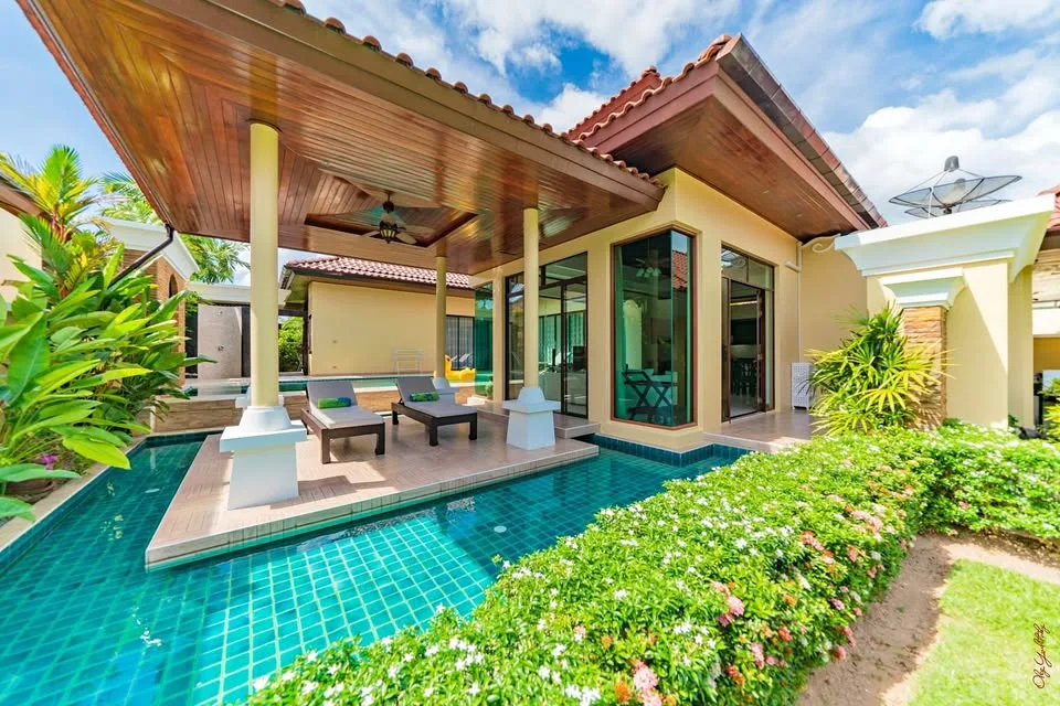 Luxusvilla mit 4 Schlafzimmern und eigenem Pool nahe Bang Tao Strand