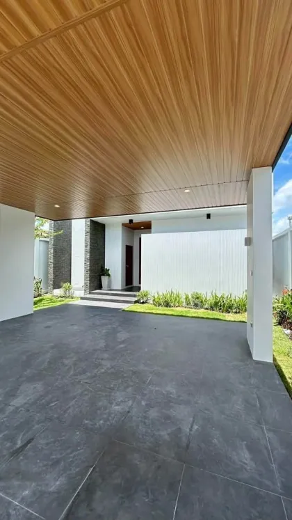 High ROI 5-Bedroom Villa with Pool in Saiyuan, Phuket