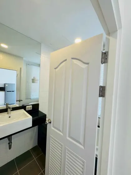 Chic 1-Bedroom Condo with Mountain View near Karon Beach