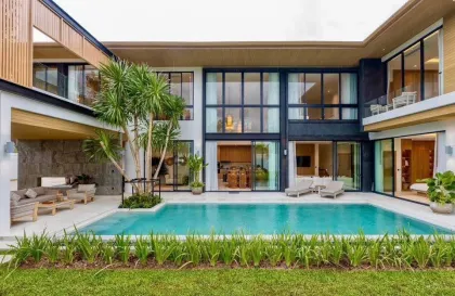 Luxuriöse 5-Zimmer Villa mit privatem Pool in Chalong Bay
