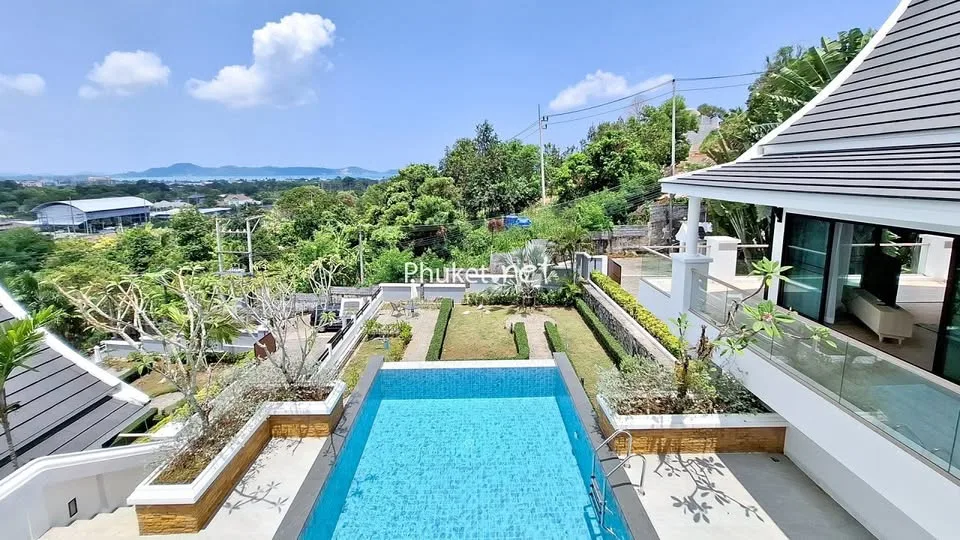 Espaciosa villa con piscina y vista al mar en el tranquilo Rawai