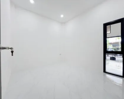 普吉Wichit现代风格3卧室北欧风格房屋