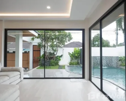 วิลล่าสระว่ายน้ำสมัยใหม่ 3 ห้องนอน 4 ห้องน้ำที่ศรีสรันต์
