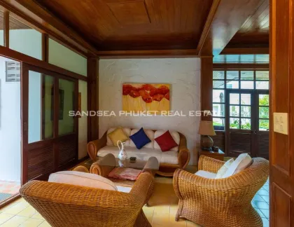 Pool-Villa im traditionellen Thai-Stil zum Verkauf in Layan, Phuket