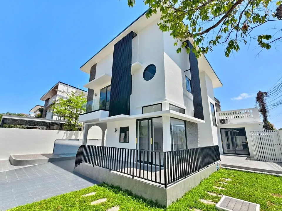 Moderne Klassische 4-Zimmer Villa mit Privatpool in Patong
