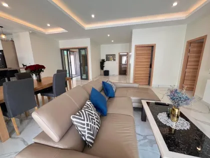 Moderne Poolvilla in Rawai, Phuket zu verkaufen