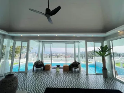 Meerblick-Poolvilla mit Aufzug und Jacuzzi nahe Surin Beach