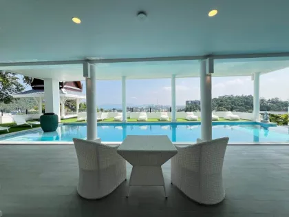 Meerblick-Poolvilla mit Aufzug und Jacuzzi nahe Surin Beach