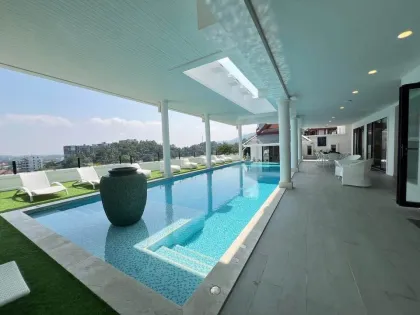 Meerblick-Poolvilla mit Aufzug und Jacuzzi nahe Surin Beach