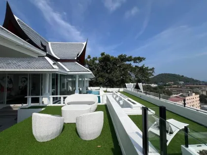 Meerblick-Poolvilla mit Aufzug und Jacuzzi nahe Surin Beach