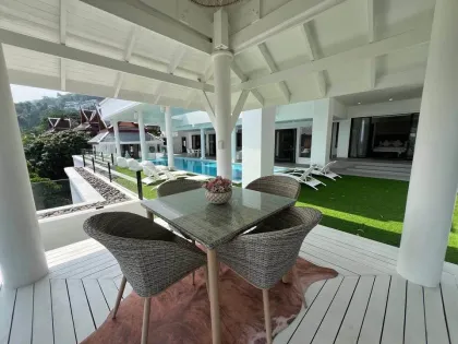 Meerblick-Poolvilla mit Aufzug und Jacuzzi nahe Surin Beach