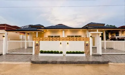 Casa adosada de 3 habitaciones y 2 baños en Dusitburi, Phuket