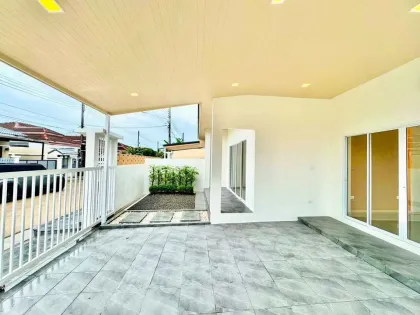 Casa adosada de 3 habitaciones y 2 baños en Dusitburi, Phuket
