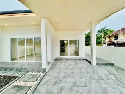 Casa adosada de 3 habitaciones y 2 baños en Dusitburi, Phuket