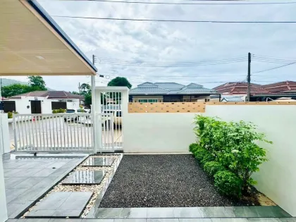 Casa adosada de 3 habitaciones y 2 baños en Dusitburi, Phuket