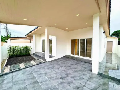 Casa adosada de 3 habitaciones y 2 baños en Dusitburi, Phuket