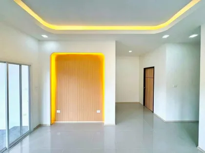 Casa adosada de 3 habitaciones y 2 baños en Dusitburi, Phuket