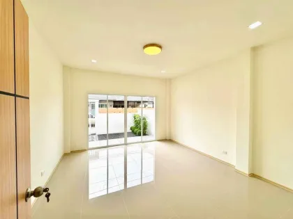 Casa adosada de 3 habitaciones y 2 baños en Dusitburi, Phuket