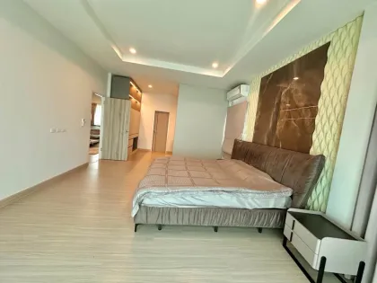Просторная вилла с 4 спальнями на продажу в Supalai Lake Ville Koh Kaew