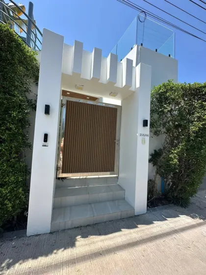 拉扬和邦涛海滩附近豪华四卧室泳池别墅