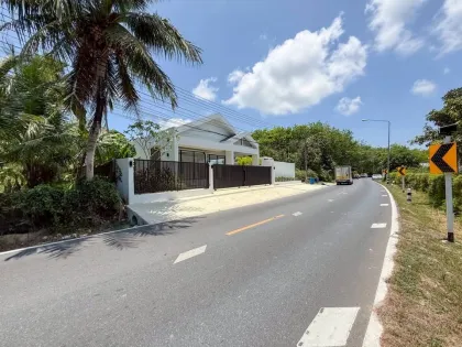 Impresionante villa con piscina de 3 dormitorios y 3 baños en Phuket