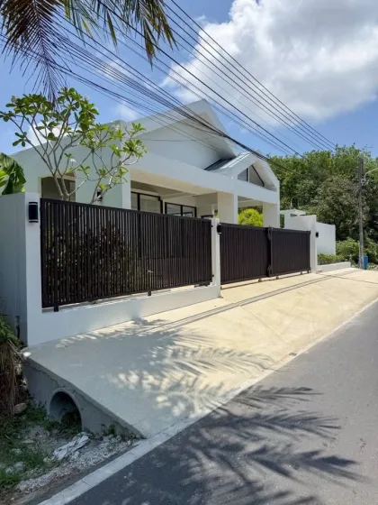 Impresionante villa con piscina de 3 dormitorios y 3 baños en Phuket