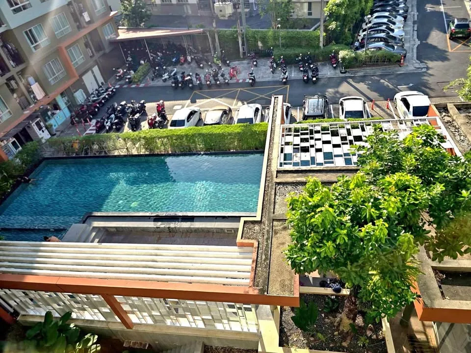 1 Schlafzimmer, 1 Badezimmer Wohnung mit Pool- & Bergblick im 5. Stock