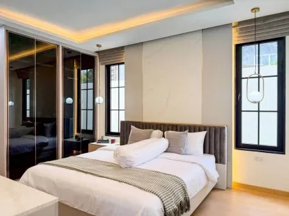 Luxuriöse 3-Zimmer-Poolvilla in Kamala mit kompletter Möblierung